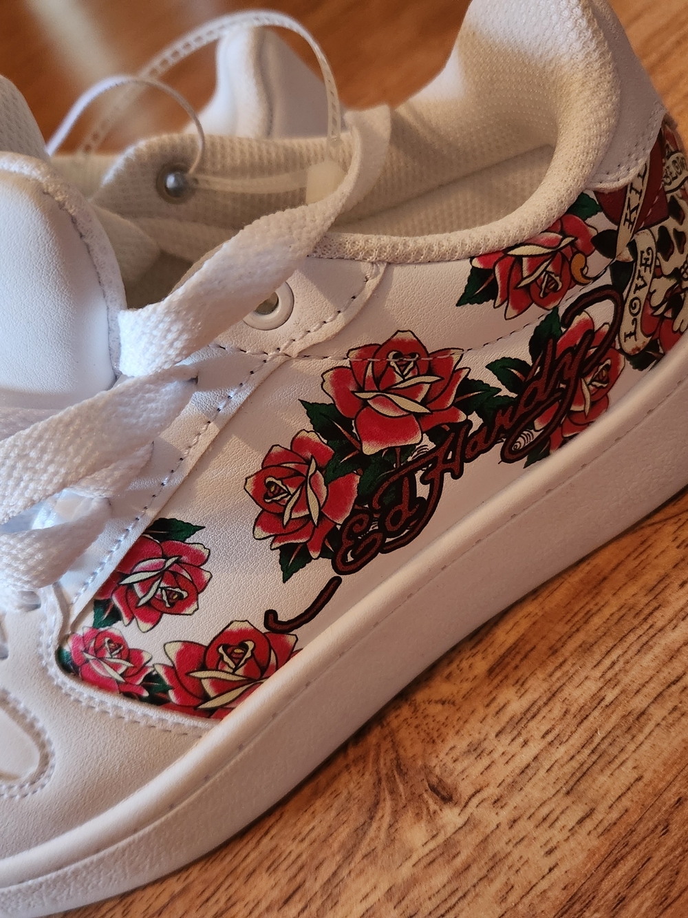 Ed Hardy White Sneakers with Red Rose Graphic, Size 6 - Picture 4 of 7
